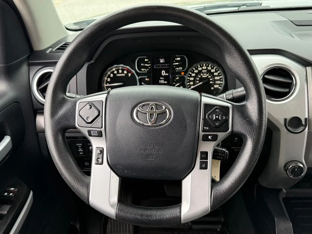 Used 2018 Silver Toyota SR5 image 17