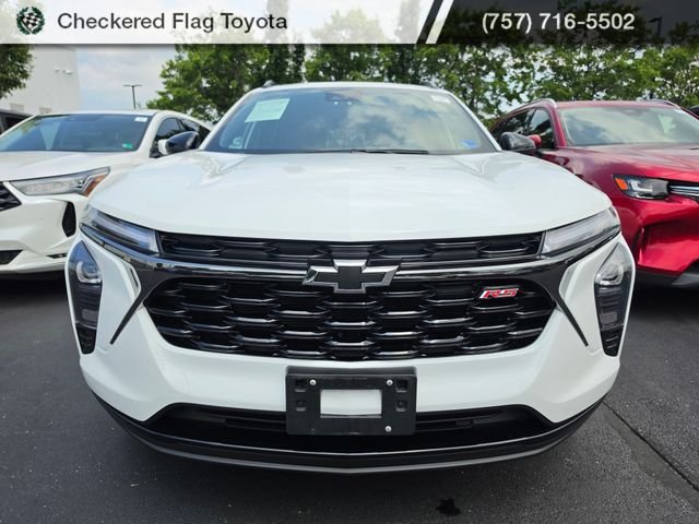 Used 2025 Summit White Chevrolet 2RS image 2