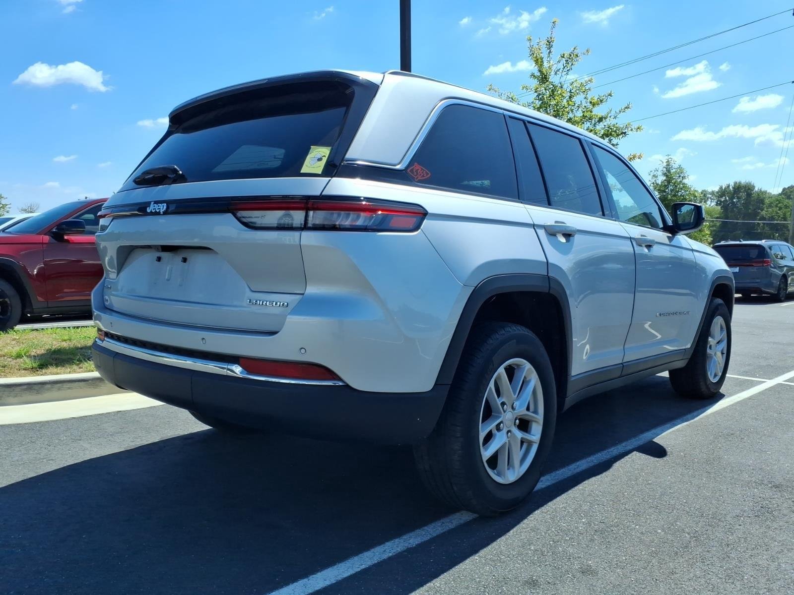 Used 2023 Silver Zynith Jeep Laredo image 11