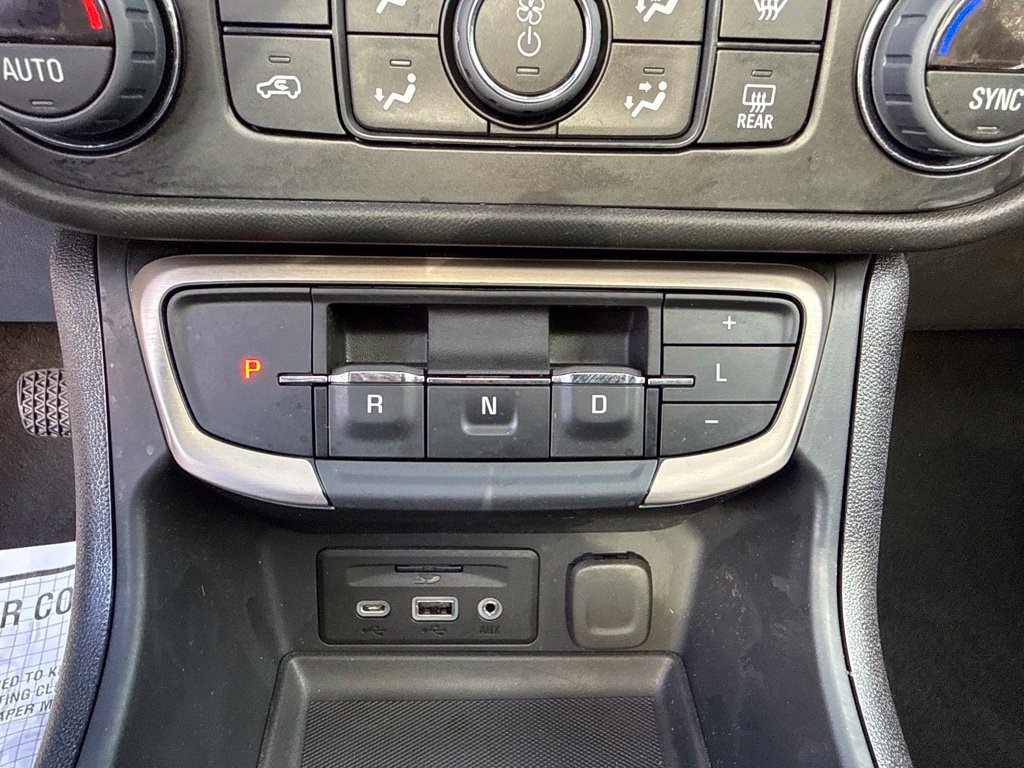 Used 2024 White GMC Denali image 35