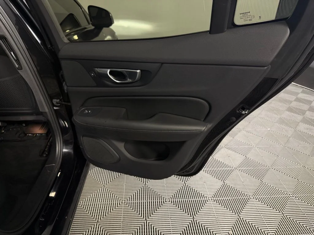 Used 2025 Onyx Black Metallic Volvo B5 Plus image 26