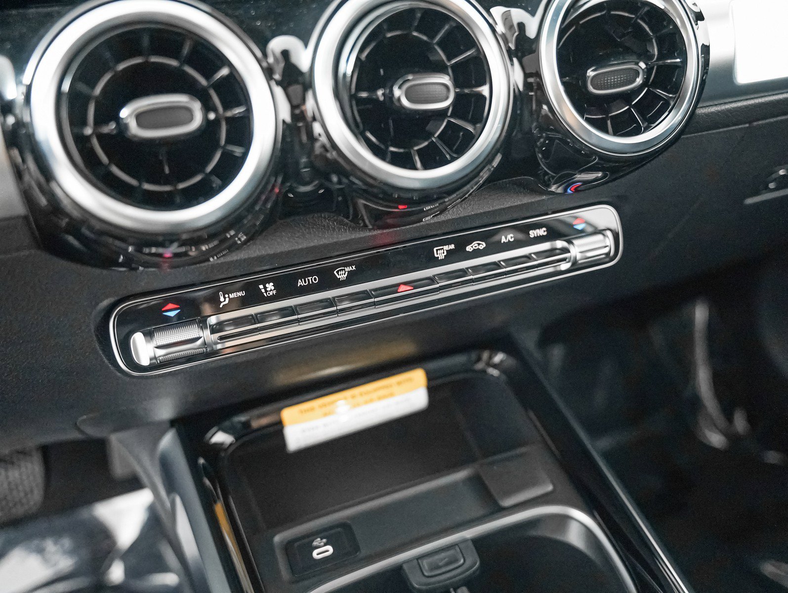 New 2026 Polar White Mercedes-Benz GLB 250 image 22