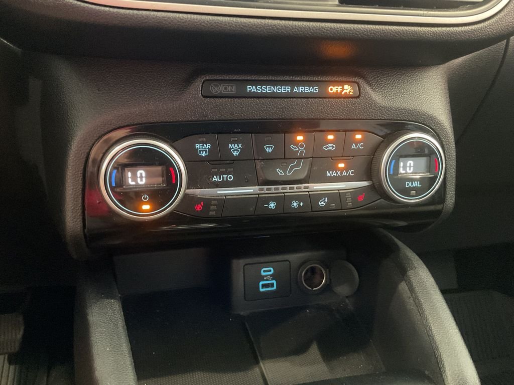 Used 2021 Blue Ford SE image 26