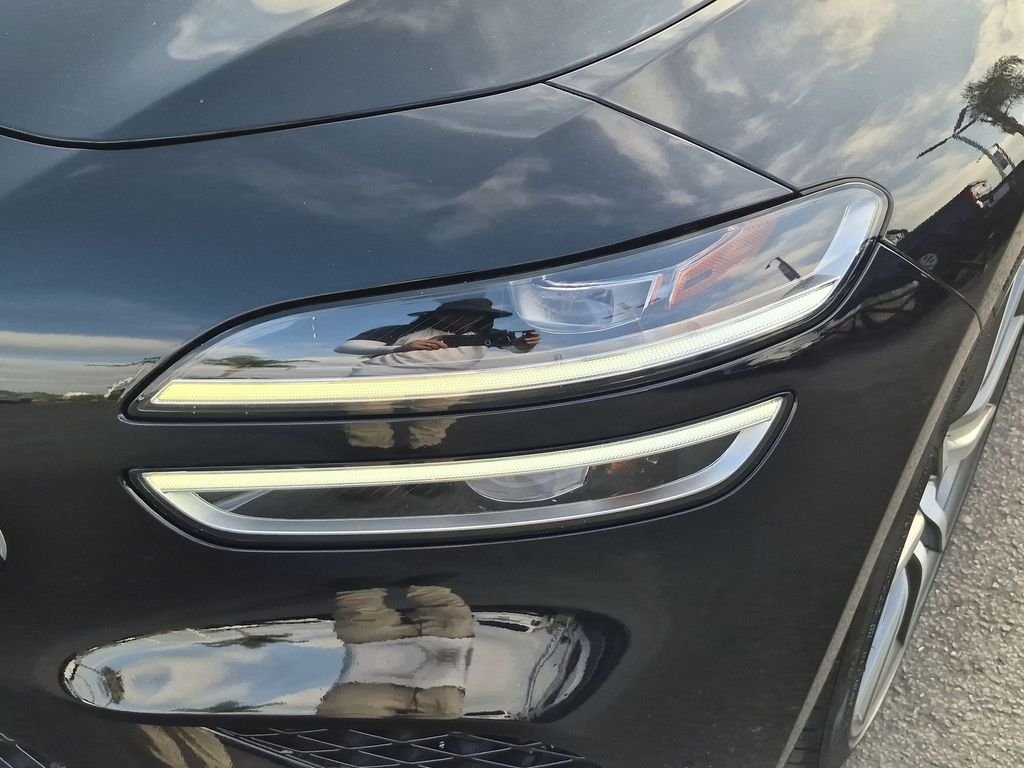 Used 2025 Black Genesis 2.5T image 9