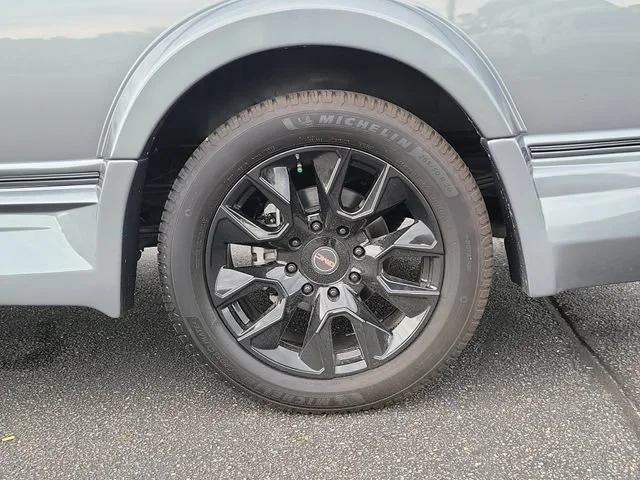Used 2025 Special Exterior Color GMC Work Van image 36