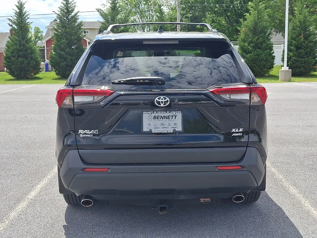 2025 Toyota RAV4 XLE - Photo 5