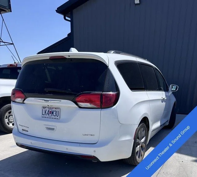 Used 2017 Bright White Clearcoat Chrysler Limited image 5