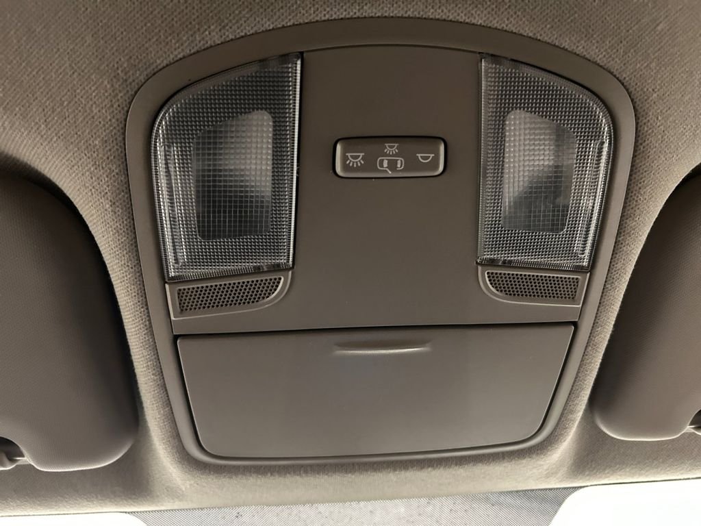 Used 2021 Black Hyundai SE image 29