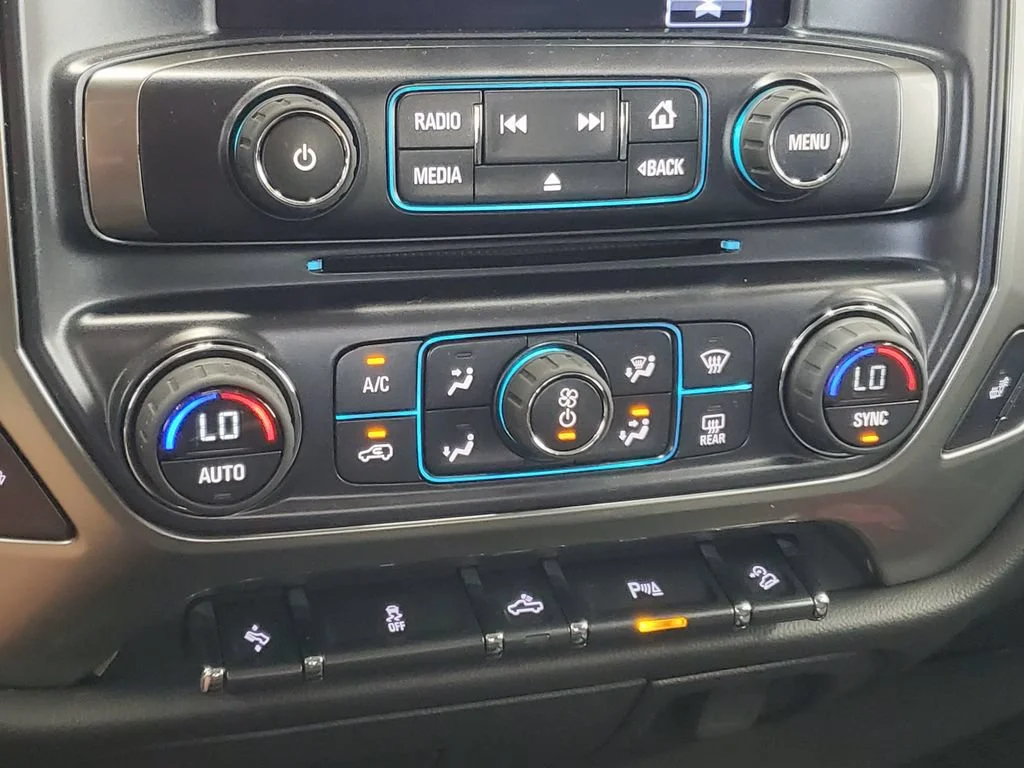 Used 2016 TUNGSTEN METALLIC Chevrolet LT image 17