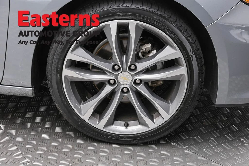 Used 2024 Gray Chevrolet LT image 33