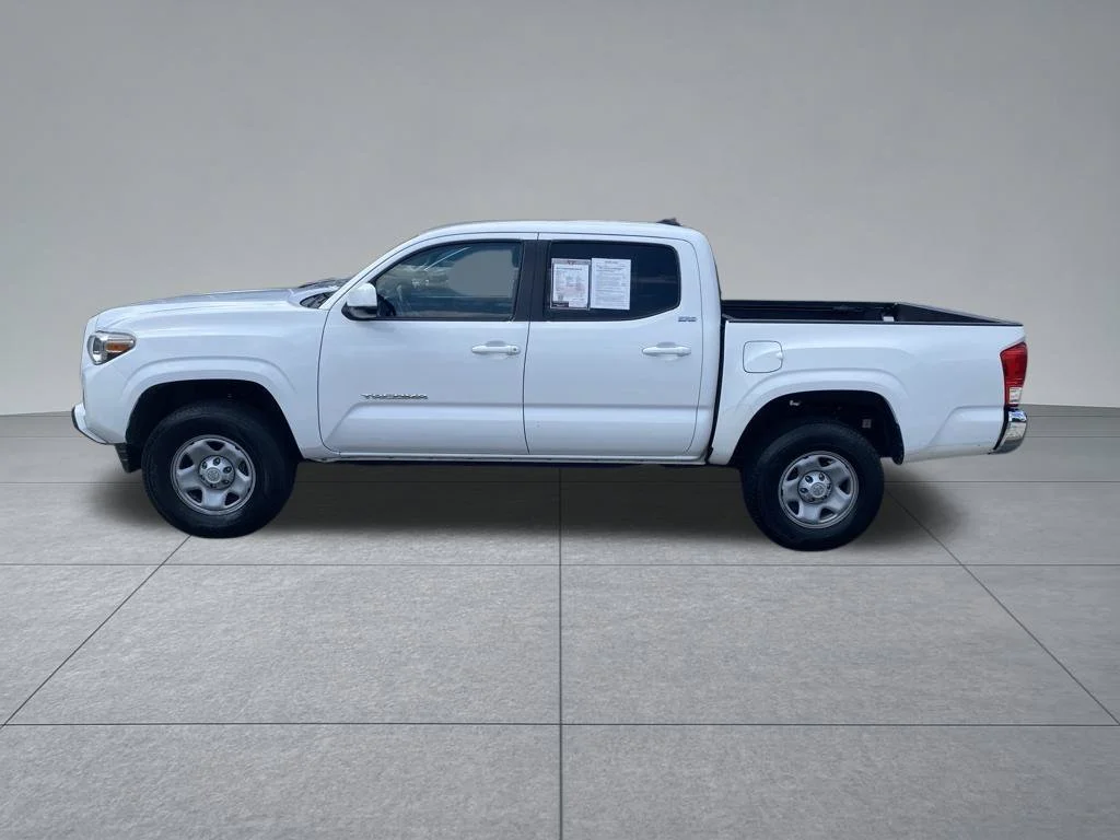 Used 2016 White Toyota SR5 image 3