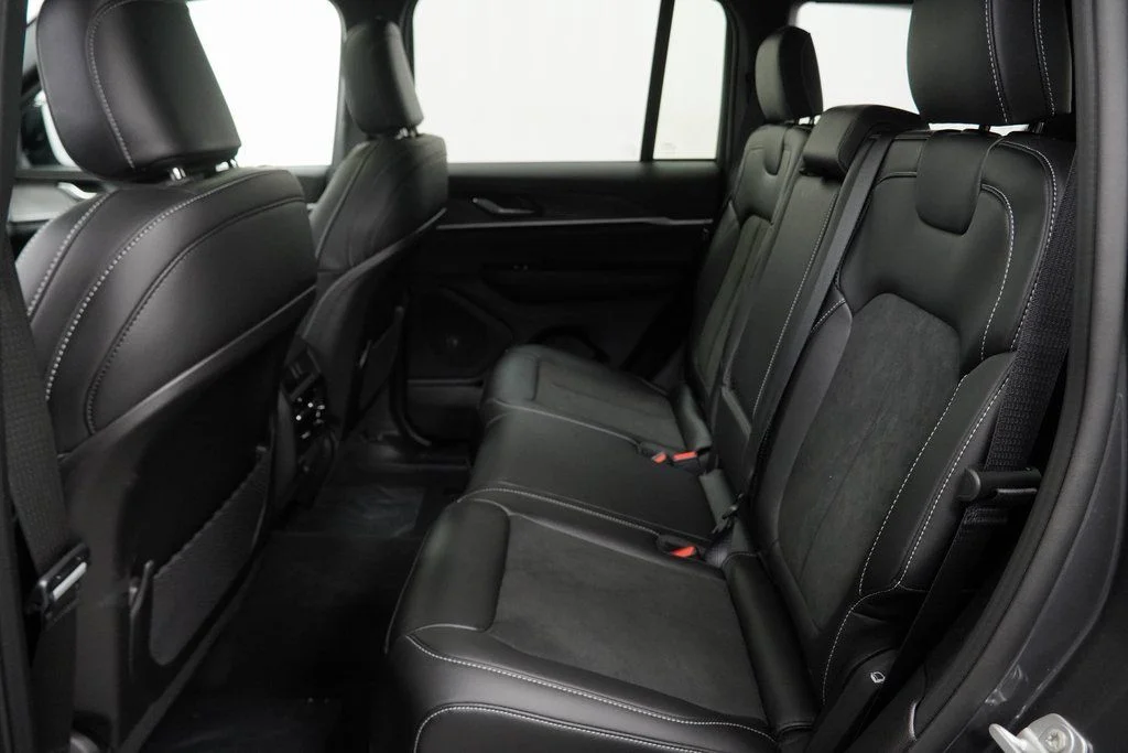 New 2026 Baltic Gray Metallic Clear-Coat Exterior Paint Jeep Laredo Altitude image 17