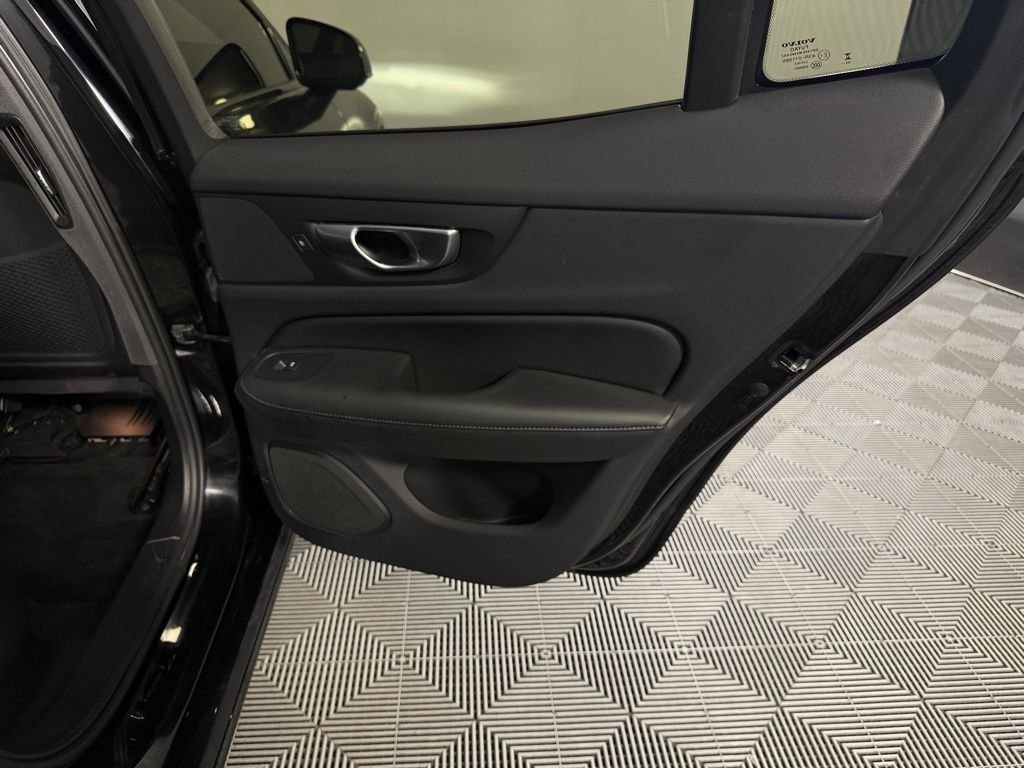 Used 2025 Onyx Black Metallic Volvo B5 Plus image 26