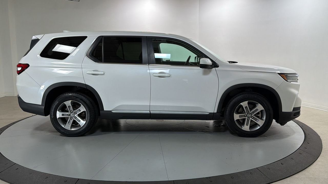 Used 2023 White Honda EX-L image 6