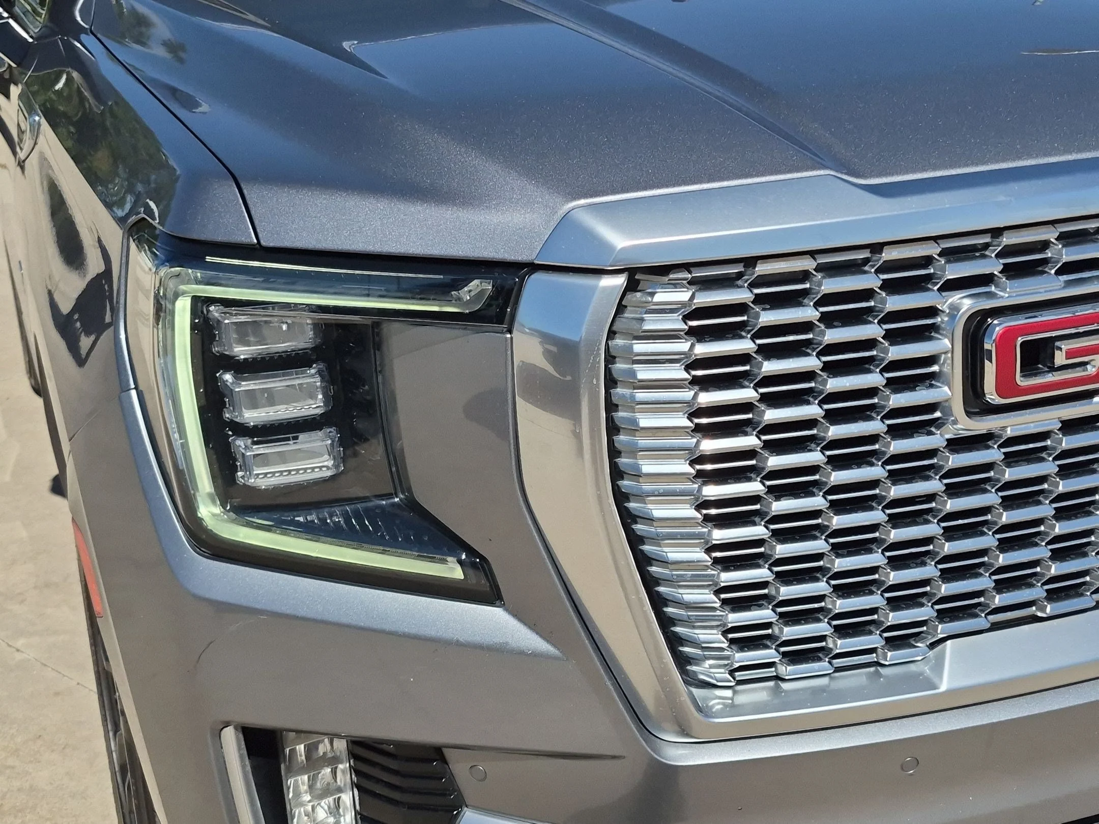 Used 2022 Satin Steel Metallic GMC Denali image 10