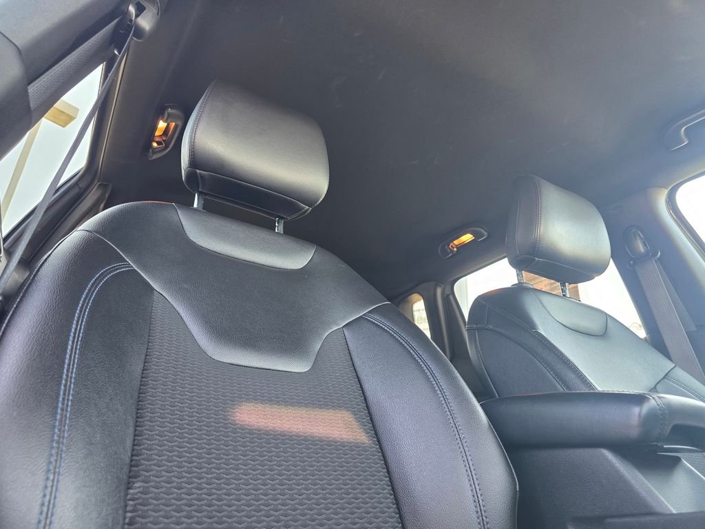 Certified Used 2024 Gray Jeep Latitude image 23