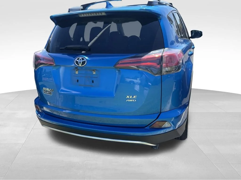 Used 2018 Blue Toyota XLE image 16