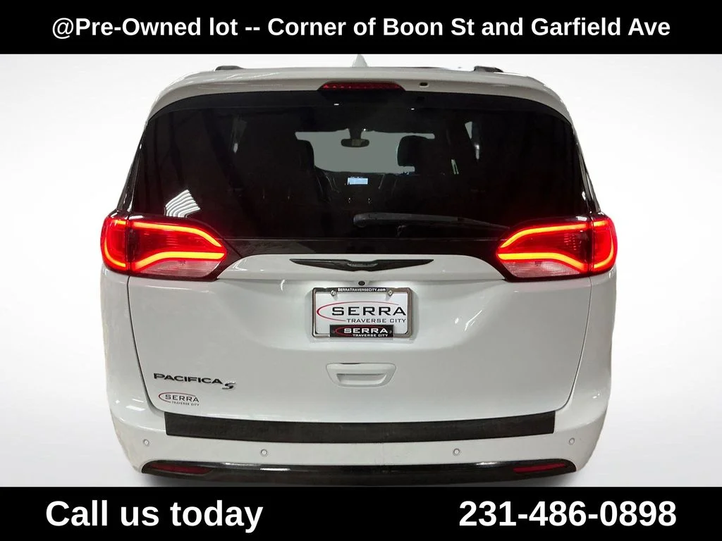 Used 2018 White Chrysler Touring L Plus image 4