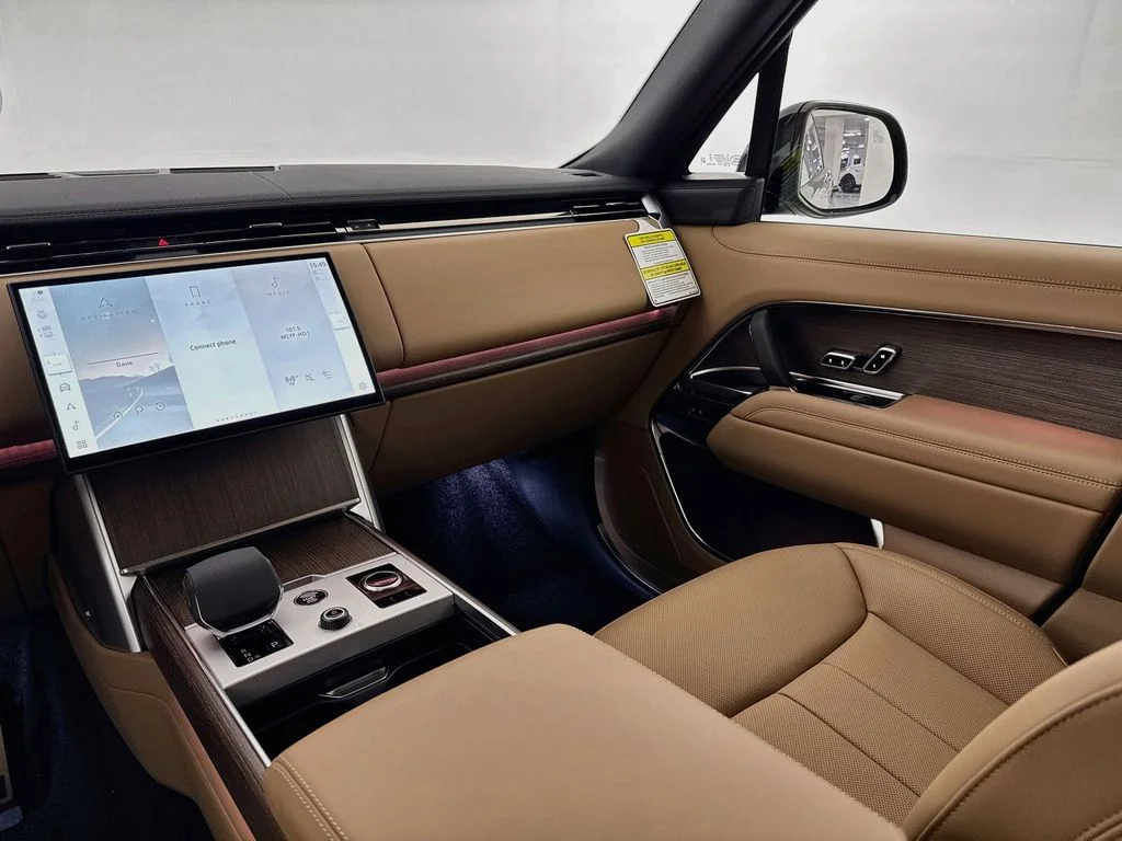 New 2027 Belgravia Green Land Rover SE image 24