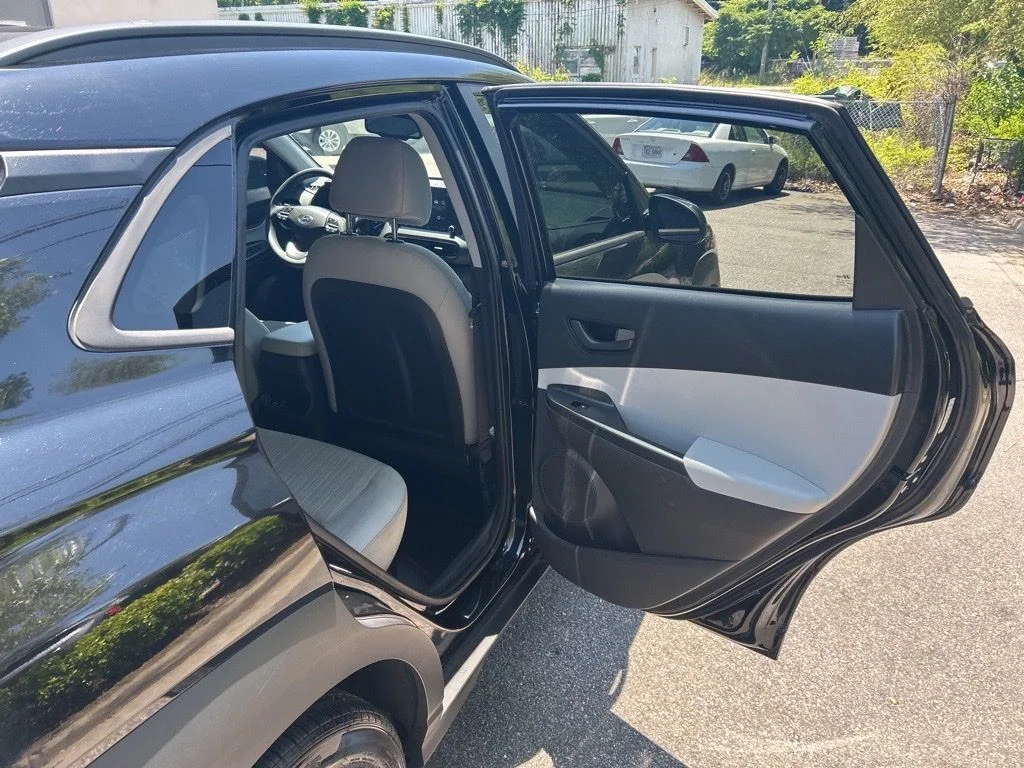 Used 2023 Black Hyundai SEL image 18