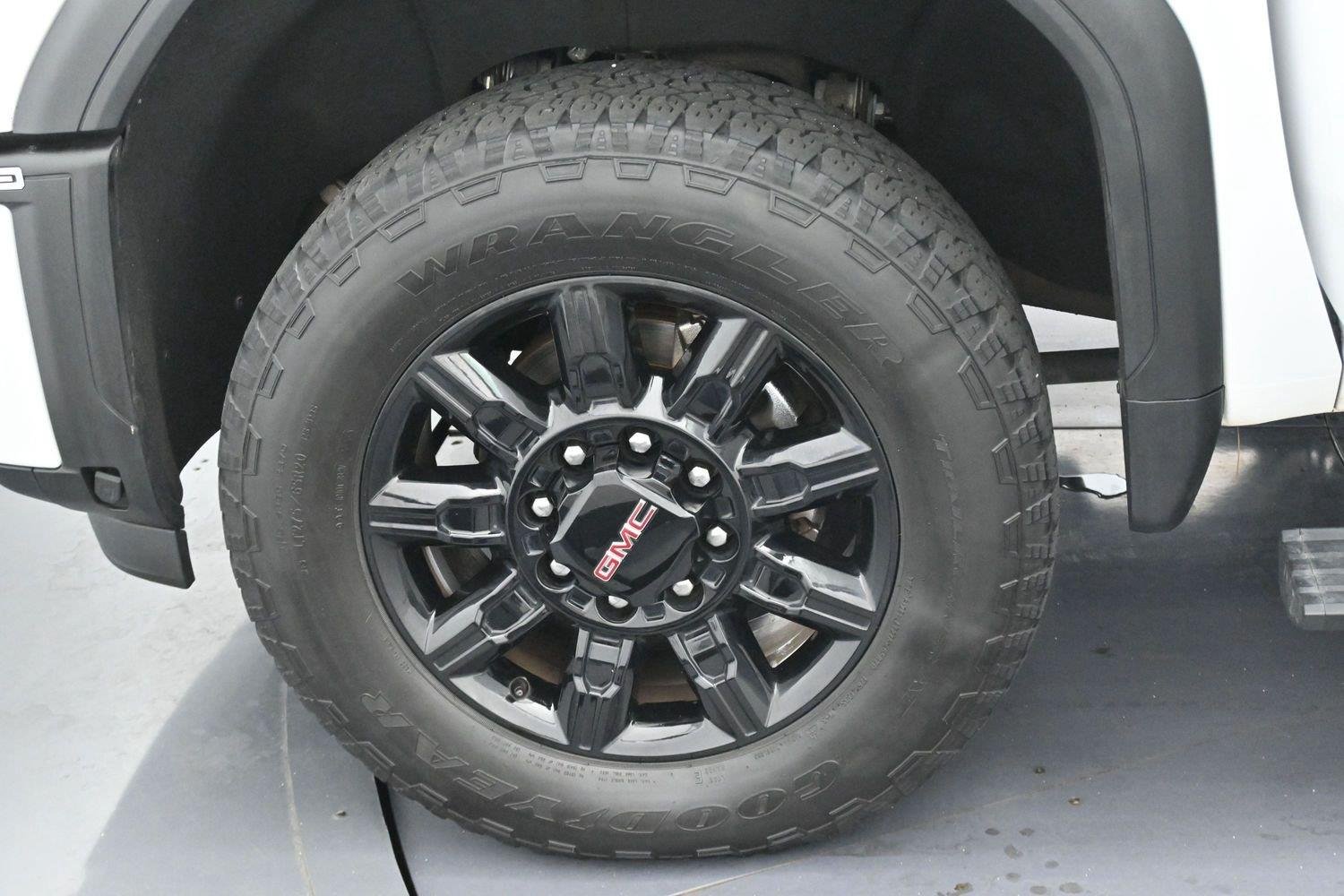 Used 2024 Summit White GMC AT4 image 40