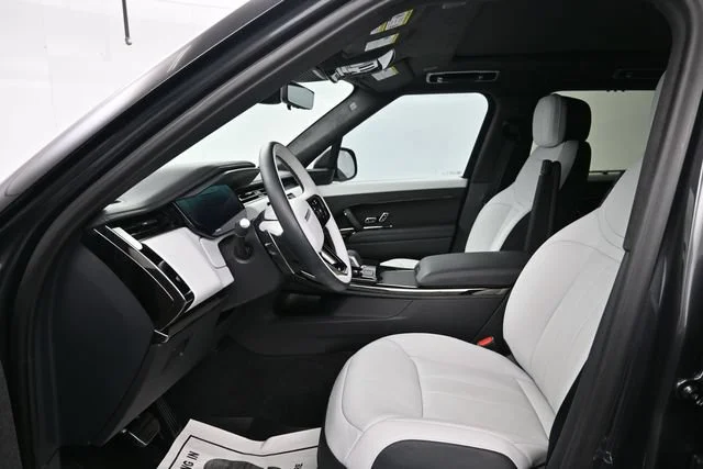 Used 2025 Charente Gray P Land Rover Autobiography image 10