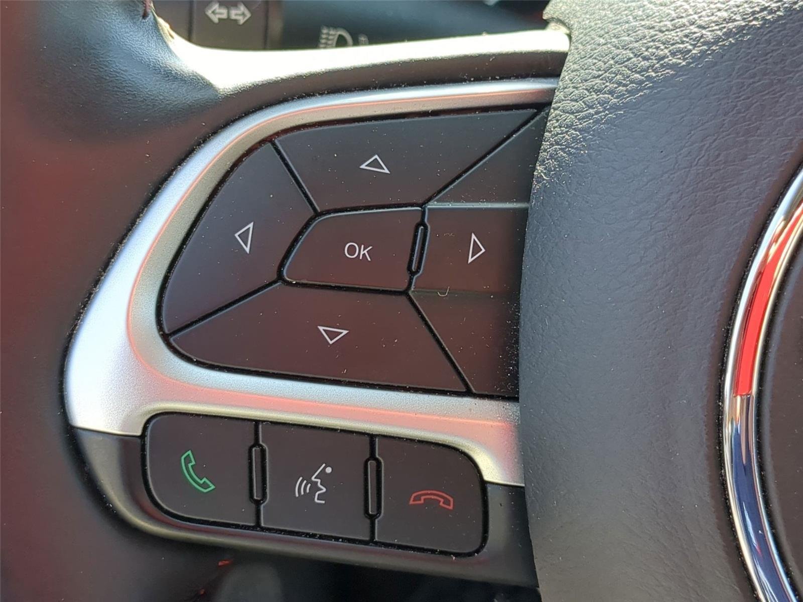 Used 2019 White Clearcoat Jeep Trailhawk image 19