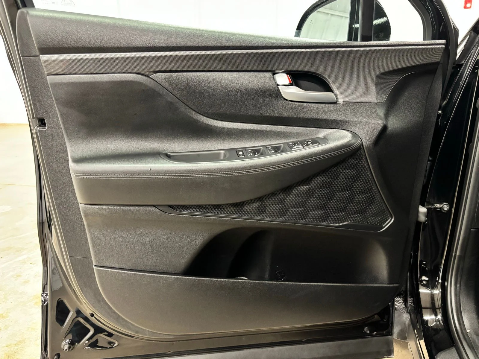 Used 2023 Black Hyundai SEL image 17