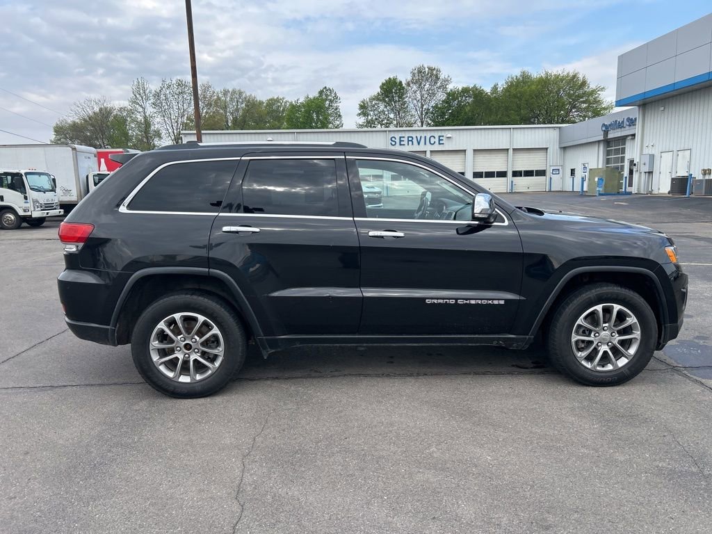 Used 2014  Jeep Limited image 2