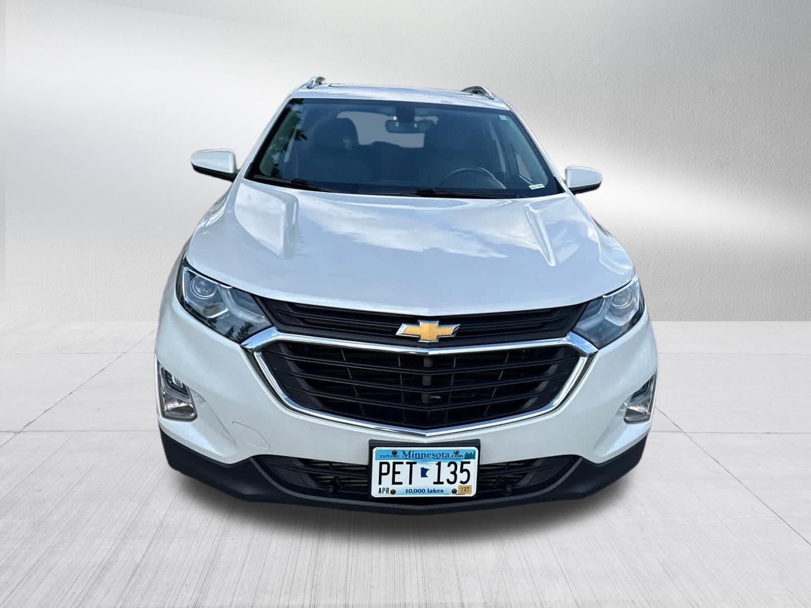 Used 2018 IRIDESCENT PEARL TRICOAT Chevrolet LT image 2