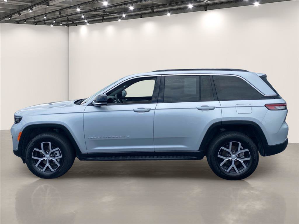 Used 2025 Silver Zynith Jeep Limited image 4