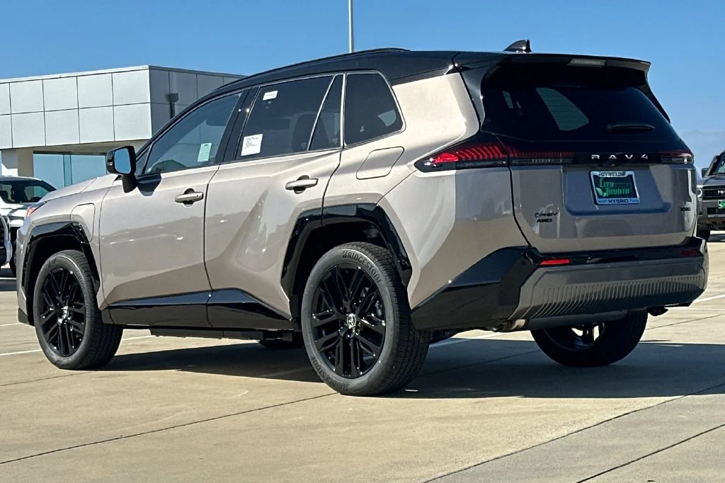 New 2026 Meteor Shower with Midnight Black Metallic roof <sup>1</sup> Toyota  XSE image 6