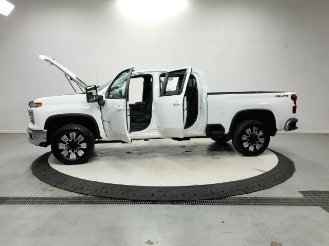 Used 2024 White Chevrolet LT image 13
