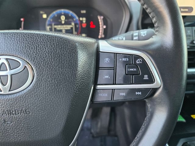 Used 2025 Silver Toyota XLE image 18