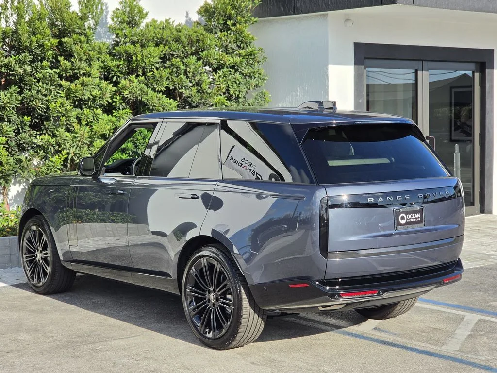 Used 2025 Gray Land Rover SE image 3