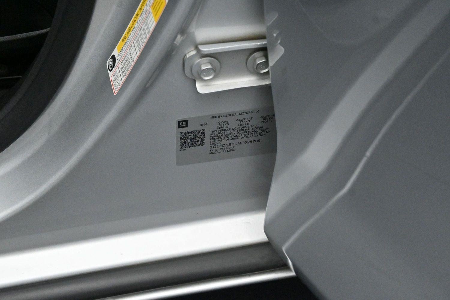 Used 2021 SILVER ICE METALLIC Chevrolet LT image 38
