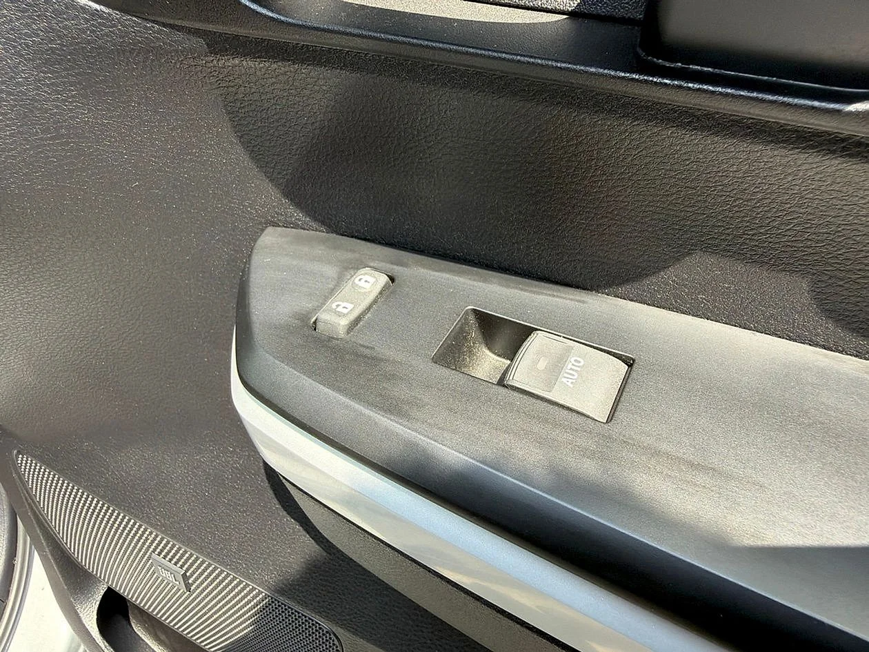 Used 2021  Toyota Limited image 32