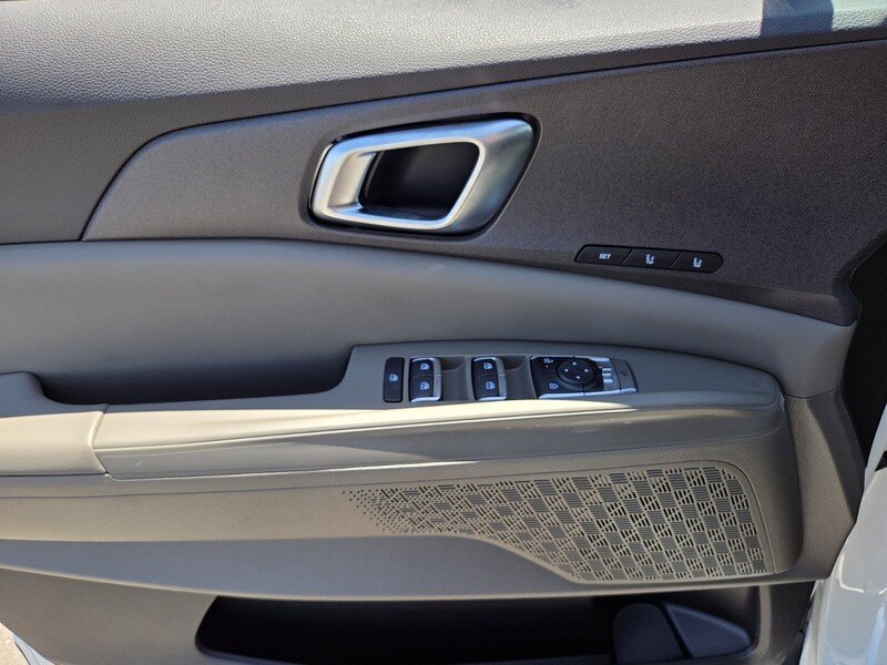 New 2026 Snow White Pearl Kia EX image 10
