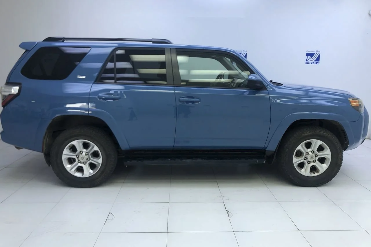 Used 2014 Nautical Blue Pearl Toyota SR5 image 5