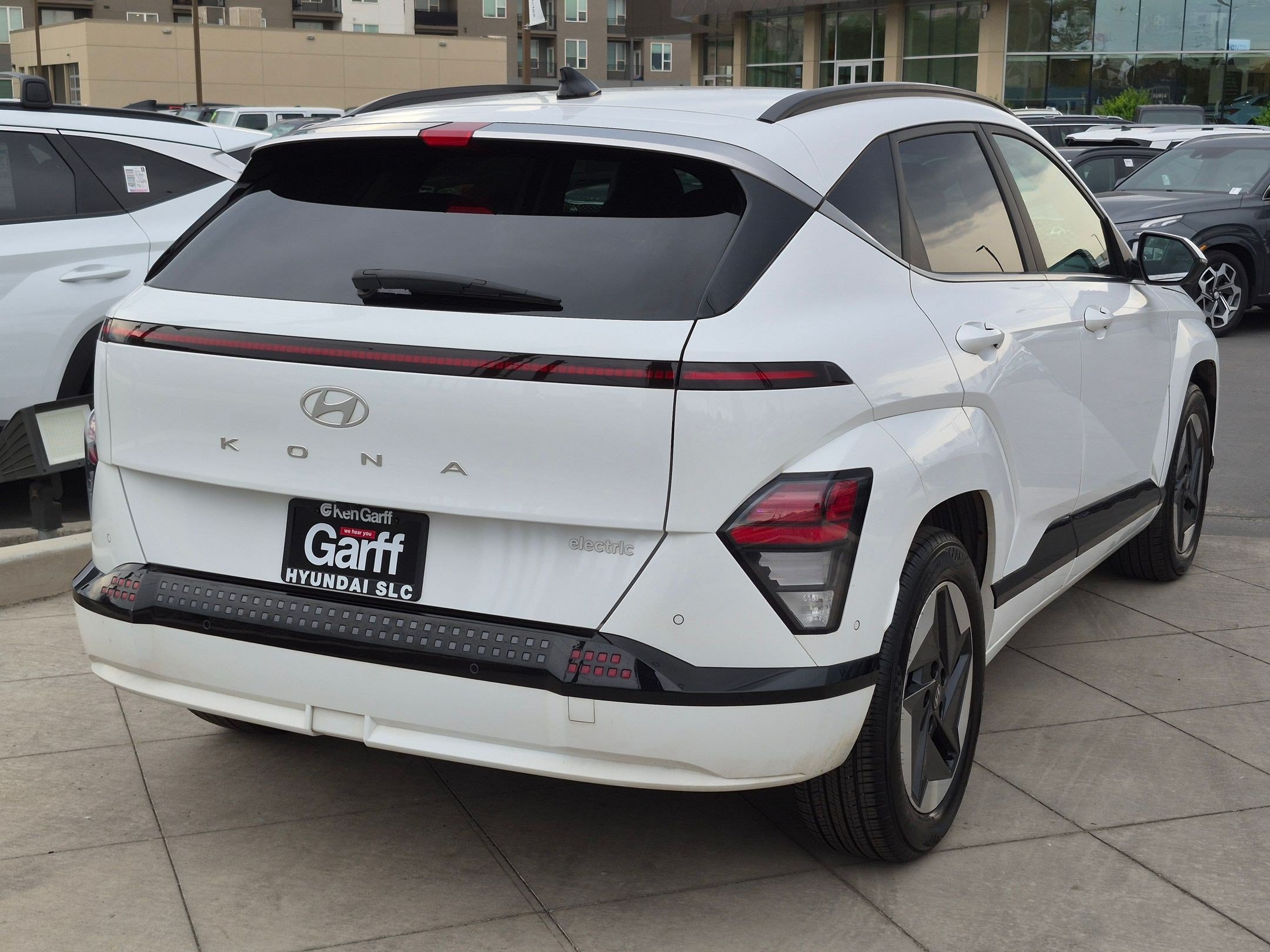 Certified Used 2024 Atlas White Hyundai Limited image 4