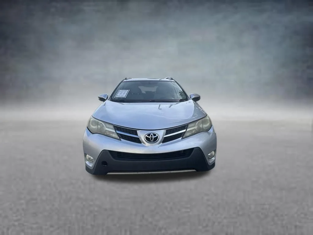 Used 2015 Silver Toyota XLE image 2
