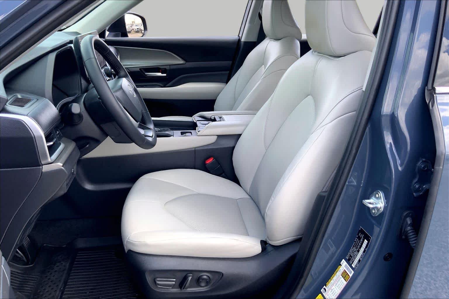 Used 2025 Storm Cloud Toyota XLE image 8