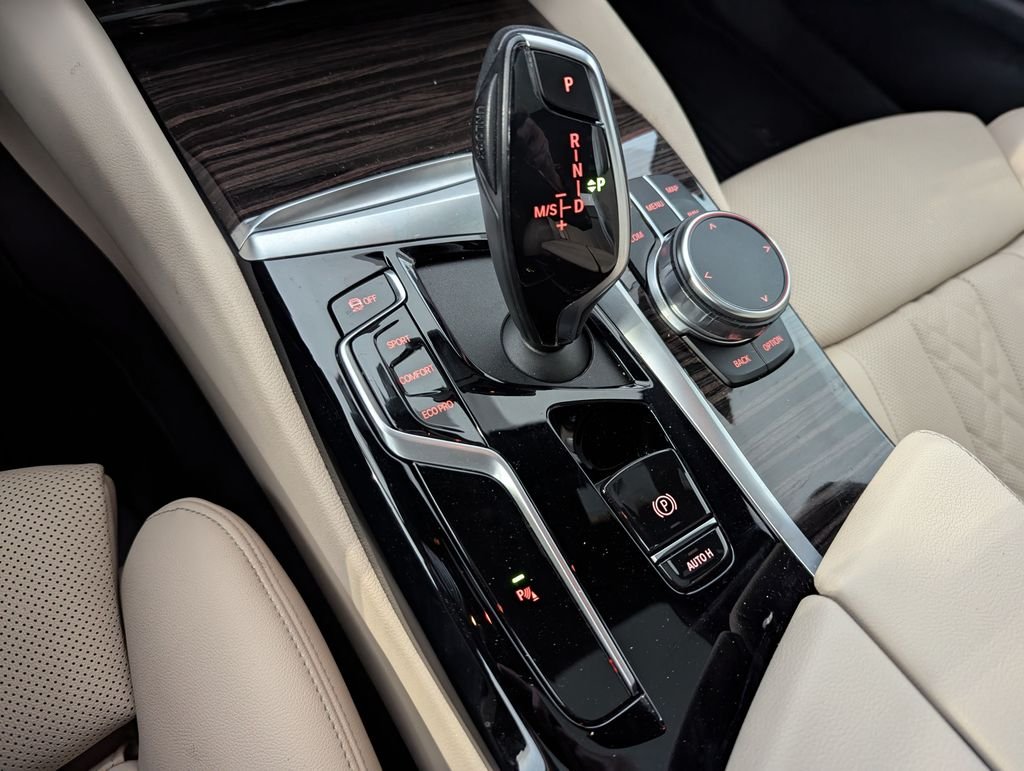 2023 BMW 5 Series 530i - Photo 8