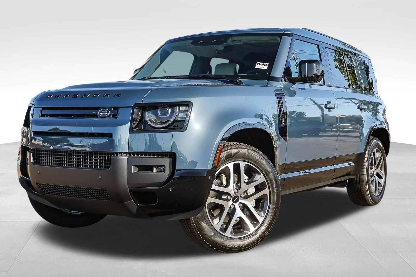 2026 Land Rover Defender 110 X-Dynamic SE P400's photo