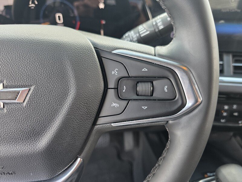 Used 2025 Sterling Gray Metallic CHEVROLET FWD 4DR ACTIV image 30
