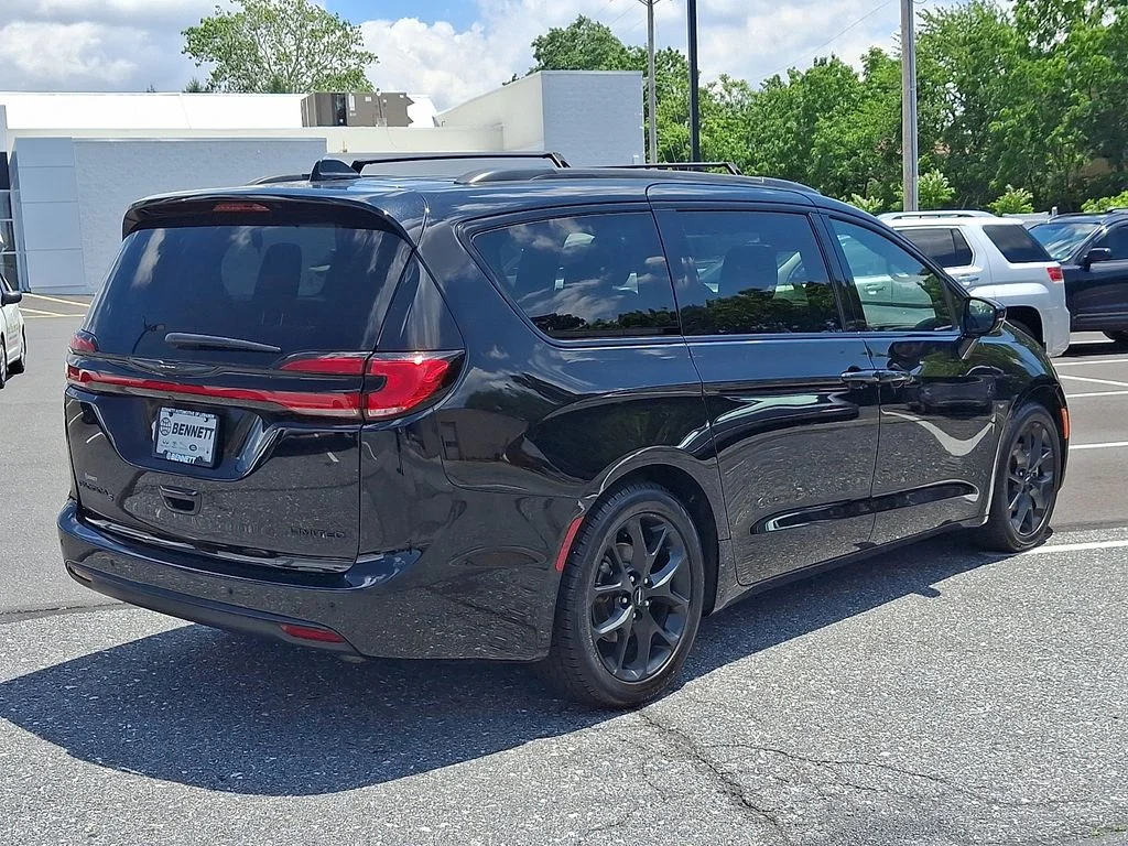 Used 2025 Black Chrysler Limited image 6
