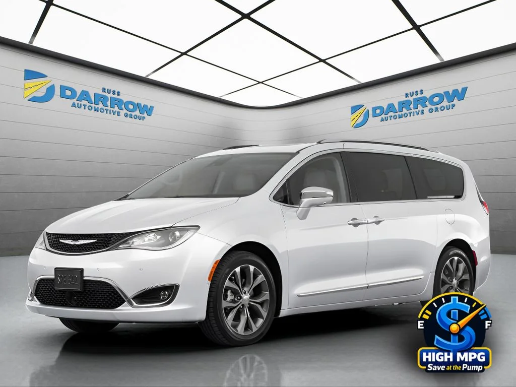 Used 2018 White Chrysler L image 1
