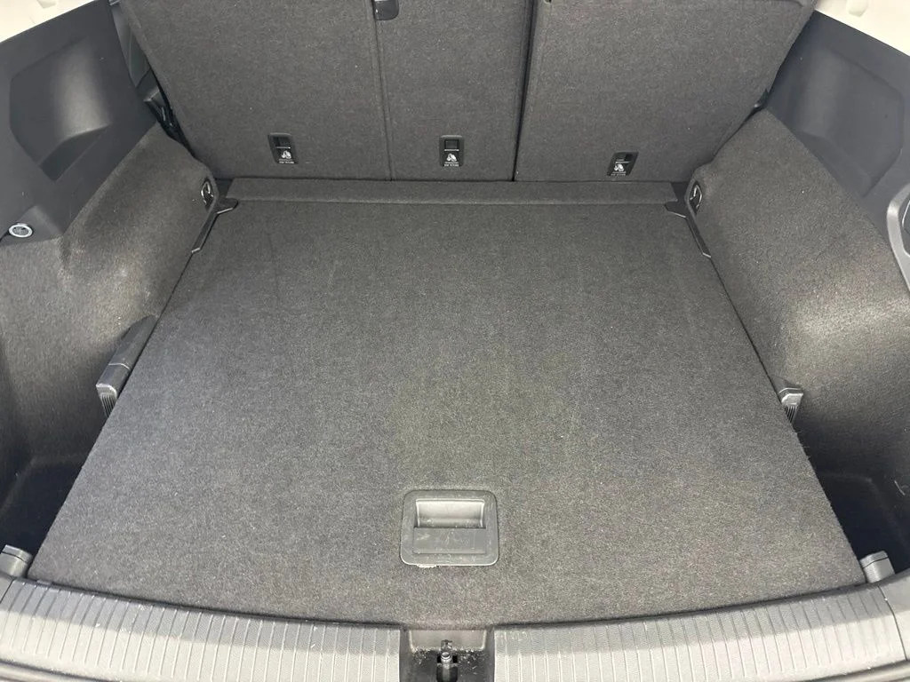 Used 2024 Gray Volkswagen 2.0T Wolfsburg Edition image 28