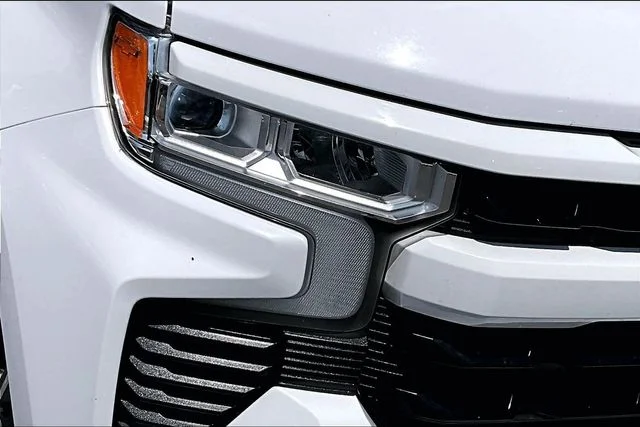 Used 2024 White Chevrolet RST image 28