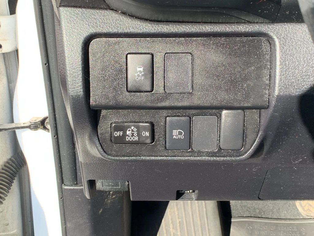 Used 2023 White Toyota SR image 32